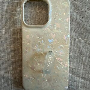 Loopy PearI Iridescent Pearl Phone Case LEFTY